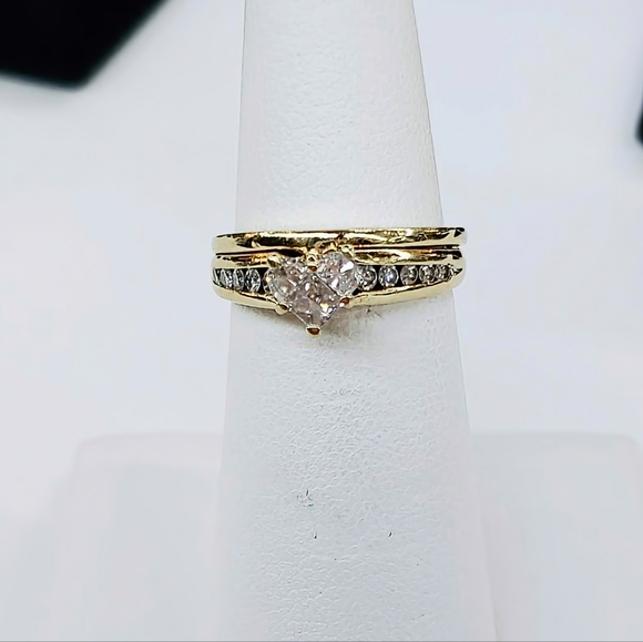 Heart moissanite engagement/wedding ring in 14k yellow gold - Picture 3 of 7